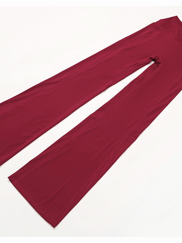 بنطلون عالي الخصر وواسع من الأسفل