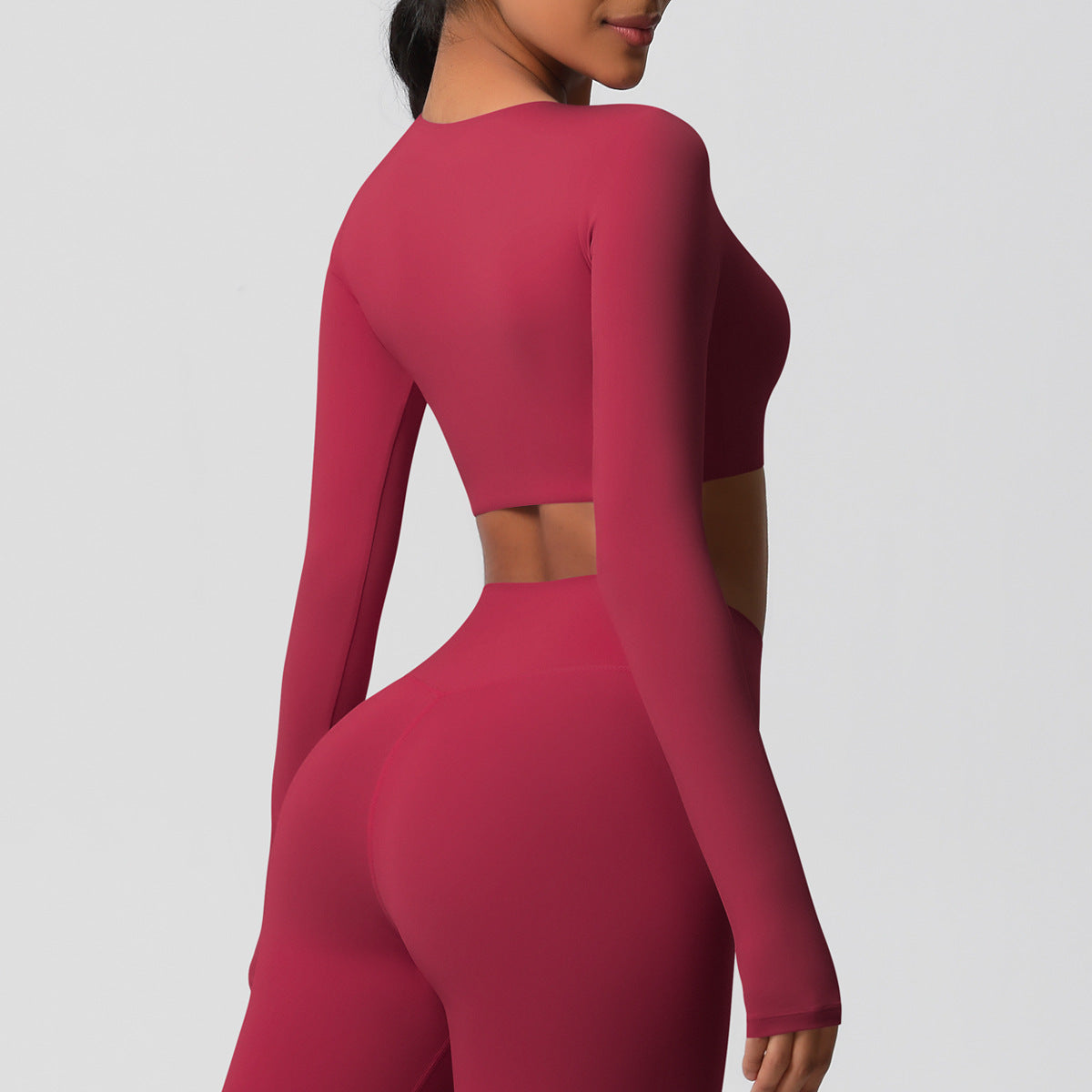 بلوزة شتوية بأكمام طويلة مع وسادة صدر