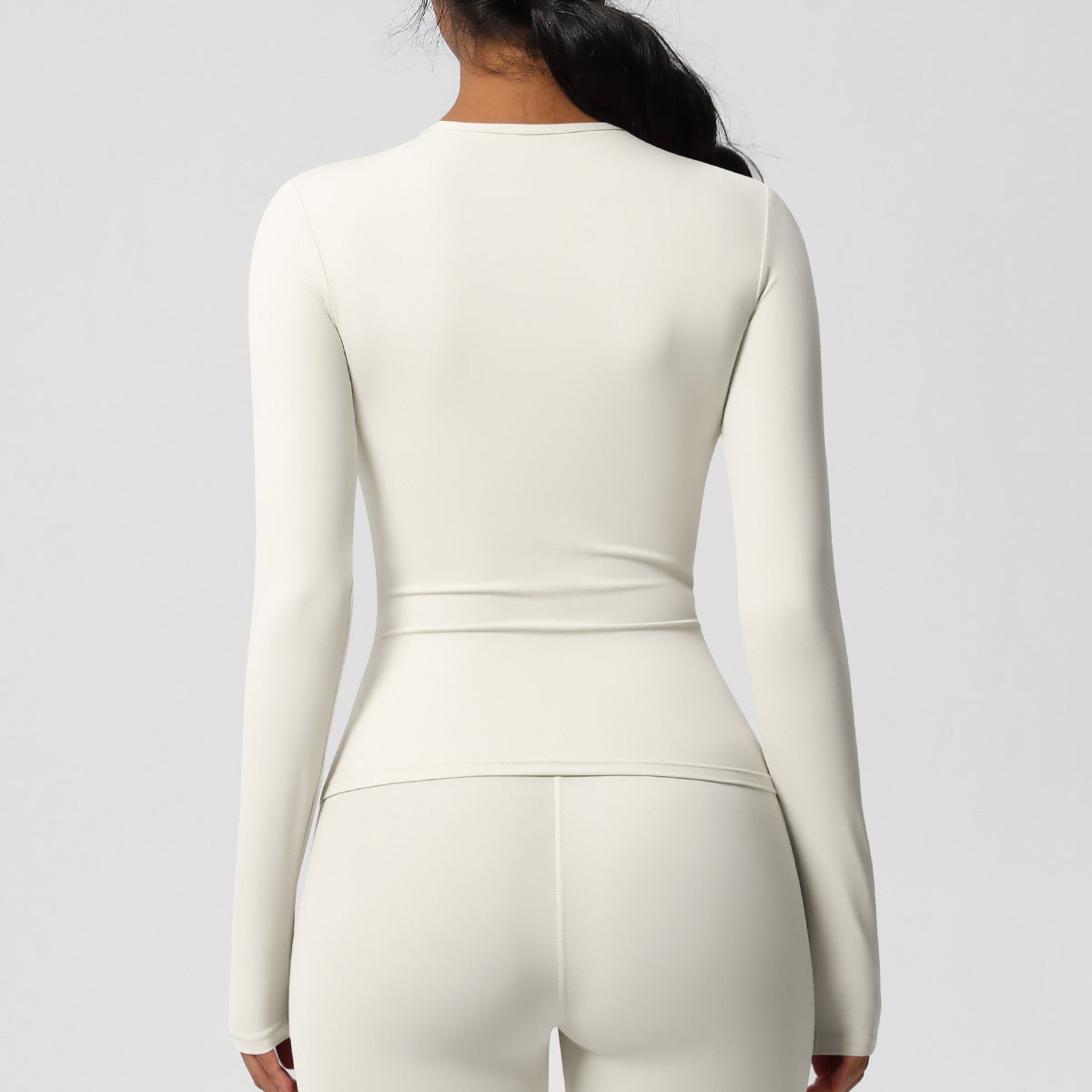 قميص بأكمام طويلة