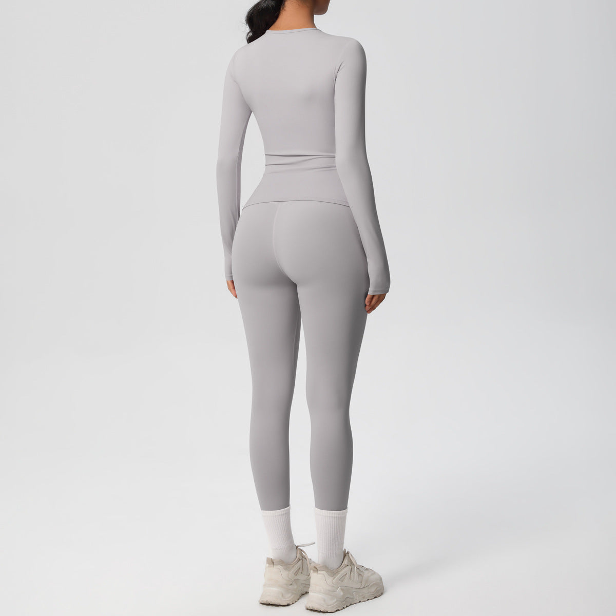 طقم يوغا بأكمام طويلة